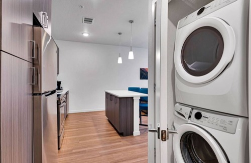 Jewell Heights - Hoffman Heights Apartment | 2B2B Modern Apt with Amenities