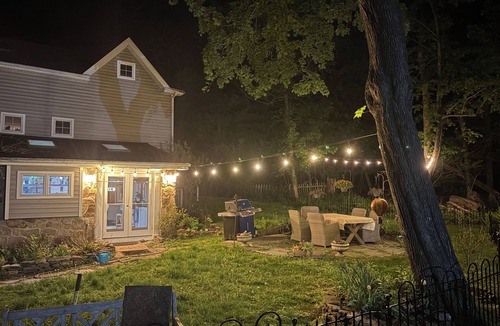 Baptistown House | 3 Bed Delaware River Rural Farmhouse on Creek w/t chef kitchen & enchanting yard
