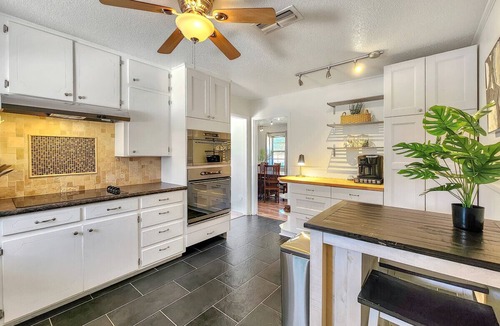 Temple House | 3 Bed, Pool, & Shuffleboard