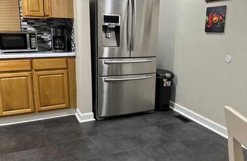 Winston - Salem House | 3 King Beds | XL TVs | Near Hospital, College & DT
