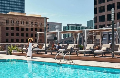 Historic Core Apartment | 3BR spacious Urban High-Rise Apt w Pool and Views