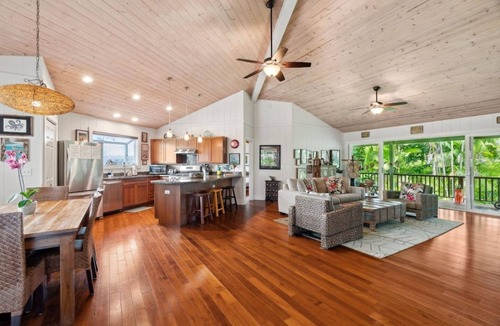 Hanalei House | 4 Bedroom A/C home in Hanalei. Walk to shops & the beach!