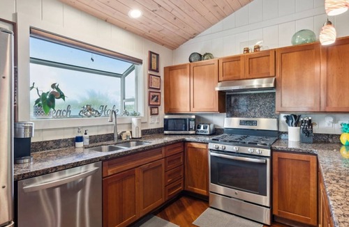 Hanalei House | 4 Bedroom A/C home in Hanalei. Walk to shops & the beach!