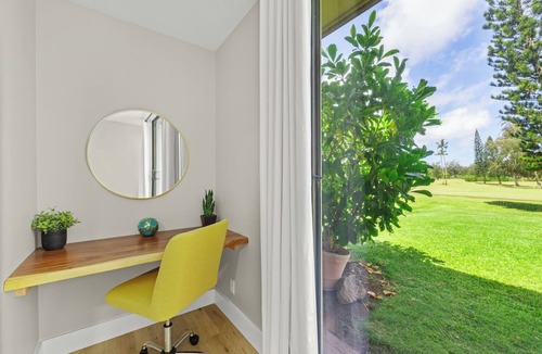Kahuku Condo | 4 bedroom Condo sleeps 10, Private Hot Tub, Lanai, Golf Course Sunset View