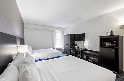 East Texas Hotel | 4 Rooms w/Breakfast Near Dorney Park & Wildwater Kingdom - w/Breakfast!