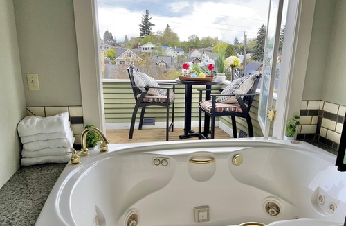 Queen Anne House | 5 BDRM Top Queen Anne Quiet home & 5 min 2 DT