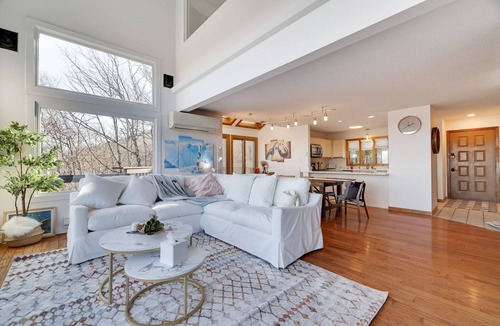 Tannersville House | 5 mins to Camelback! Mountain TOP Family Getaway in Poconos! Hot Tub & Game RM!