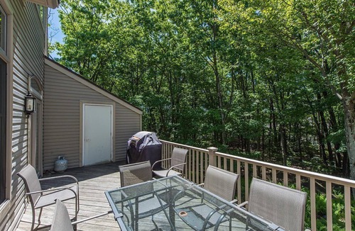 Lake Harmony House | 5bd 3.5bth @ the Slopes & Lake of Big Boulder! Lake Club and Wifi