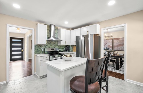 Northeast Raleigh House | 5Br Lux Green Manor w/Movie Room, Fenced Yard & Sleeps 12