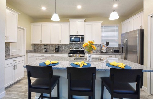 Loughman House | 5BR Solterra Pool Home | 2 King Suites | Covered Lanai | Dog Friendly