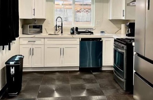 Winchester House | 6-bedroom house with AC and WiFi in awesome Las Vegas