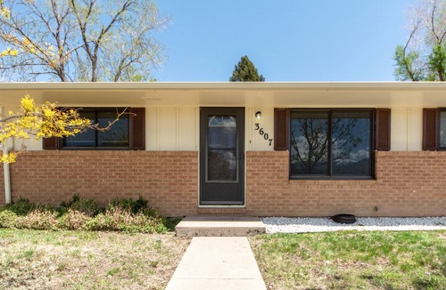 Central Colorado Springs House | [ 800 Weekly /2800 Monthly Rate] n2BR/1BA + Pets + Fenced Yard + near Parks