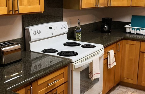 McCully - Moiliili House | A Marbled Suite near Waikiki, Ala Moana, McCully