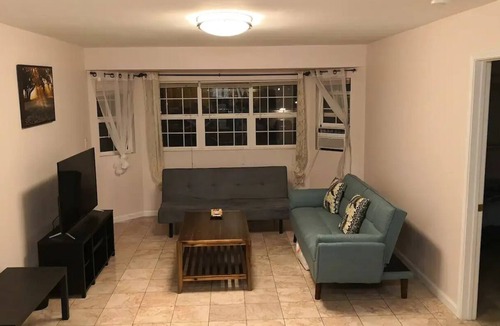 McCully - Moiliili House | A Marbled Suite near Waikiki, Ala Moana, McCully