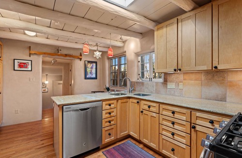 Historic Eastside House | Adobe Luxury: Walk to Canyon Road - Luxury, Charming, Cozy