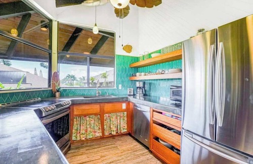 Princeville Condo | Airy Princeville Condo with Free WiFi, Deck & Pool Near Golf