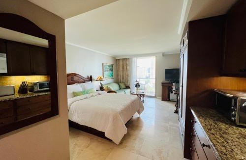 Waikiki Resort | Aloha Gem Studio - Sleek Kitchen, Luxe Amenities & Fast Wi-Fi