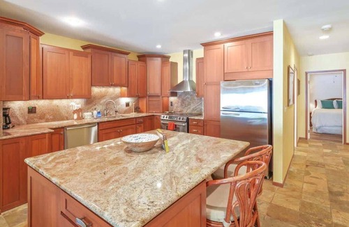 Wailua Condo | Aloha Manor is Elegant Gated Oceanfront Living!