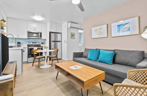 McCully - Moiliili Apartment | Amazing Contemporary Honolulu Loft w/AC & Laundry