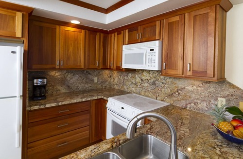 Kihei Condo | Amazing Front-Row Ocean View, Retractable Lanai Awning. Walk to Beaches & Shops