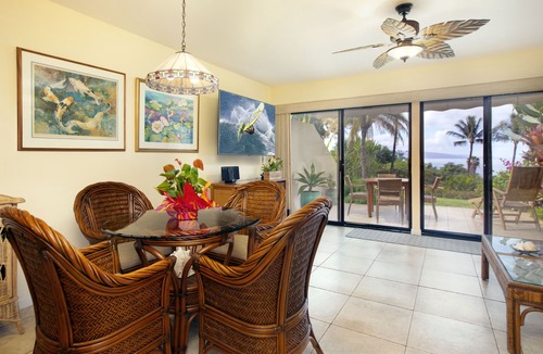 Kihei Condo | Amazing Front-Row Ocean View, Retractable Lanai Awning. Walk to Beaches & Shops