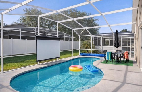 Clear Creek House | Animatronic Dinosaur Villa 5BR Home with Private Pool & Theater, Near Disney