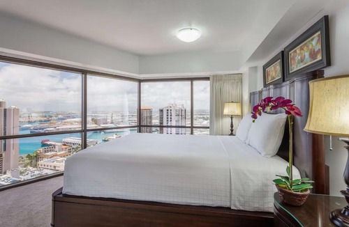 Downtown Honolulu Hotel | Aston at the Executive Centre Hotel