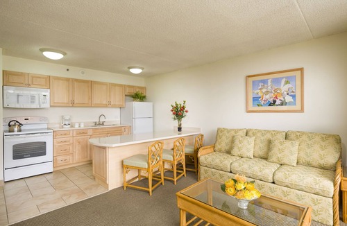 Waikiki Condo | Aston Waikiki Banyan 1BMV4 | Mountain Views – Pool & Hot Tub