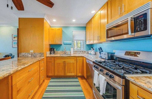Ualapue Apartment | August Special! Unwind in an Ocean-View Condo with Private Balcony & Shared Pool