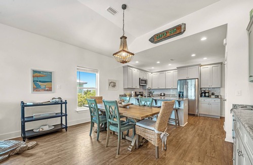 Morgantown House | Autumn by the Beach/Sunny Fall Savings/Walk to Gulf/Sleeps 10