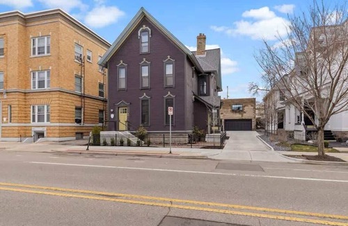 Grand Rapids Apartment | Barlow Suite - Downtown Historic Luxury Gem with Private Parking
