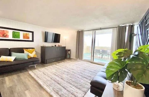 Punaluu Condo | Beachfront Condo with Stunning Views