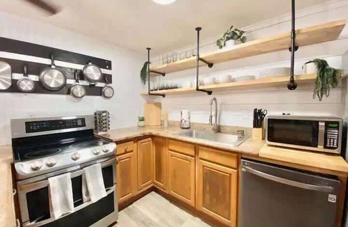Punaluu Condo | Beachfront Condo with Stunning Views