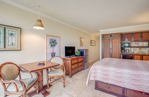 Wailua Apartment | Beachfront Ocean View, Split AC, Pool, Hot Tub