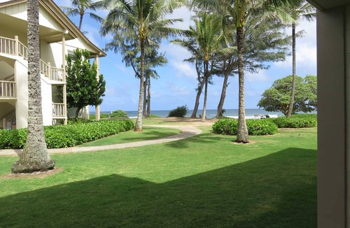 Wailua Apartment | Beachfront Ocean View, Split AC, Pool, Hot Tub