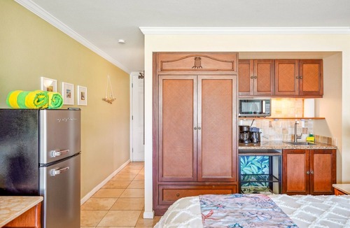 Wailua Apartment | Beachfront Ocean View, Split AC, Sunrise Views
