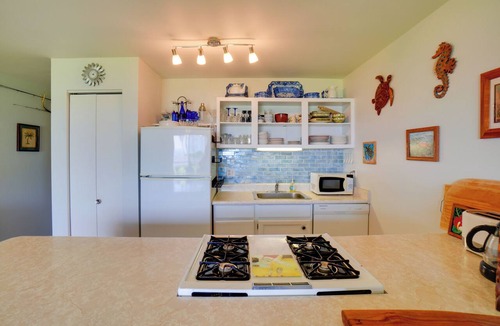 Kaunakakai Condo | Beachside Molokai Condo w/Lanai & Pool Access!