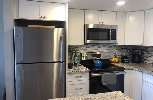 Kihei Condo | "Beachy" 1BR, 2 Bth Condo w/Ocean/Mtn View-No Resort Fees! Last Minute Deals!