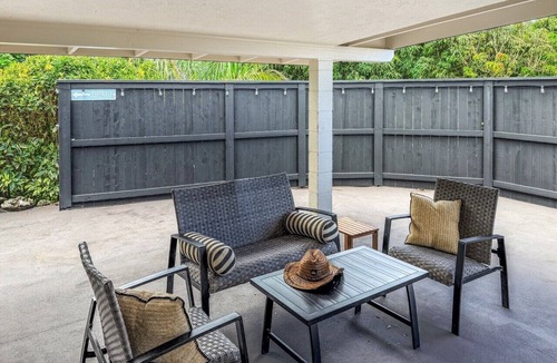 Mokuleia House | Beachy Bungalow