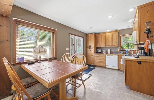 Lake Ariel Ski Chalet | Bearitage Chalet Family Poconos Retreat in The Hideout Lake Pool Ski