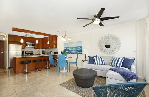 Waikiki Condo | Beautiful 2-bedroom condo, sleeps 6, washer/dryer and one free parking!