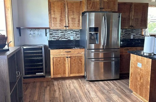 Discovery Harbour House | Beautiful 3-bedroom house in soothing Naalehu for your getaway