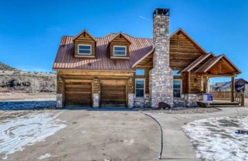 South Fork House | Beautiful 3bed 4bath cabin with Hot Tub. Close to Ski, Golf, Fish, Hike, 4x4