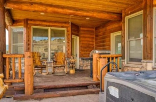 South Fork House | Beautiful 3bed 4bath cabin with Hot Tub. Close to Ski, Golf, Fish, Hike, 4x4