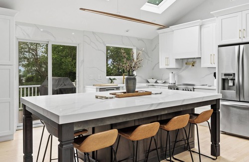 Bonnet Shores House | Beautiful and Spacious Home with WiFi and AC in delightful Narragansett