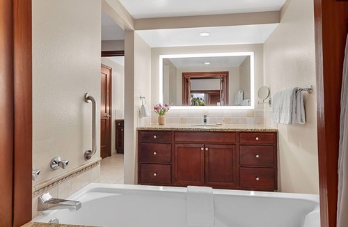 Ko Olina Resort | Beautiful Beachfront KoOlina Resort + Resort Amenities included