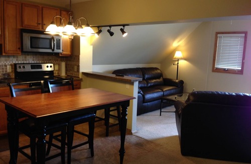 Estes Park Condo | Beautiful Estes Park 2 Bedroom Loft in the ❤️ of town with Air Conditioning