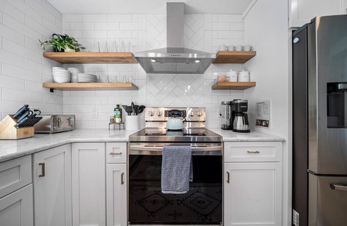 Cassopolis House | Beautiful Newly Renovated Lakefront Home Near Notre Dame