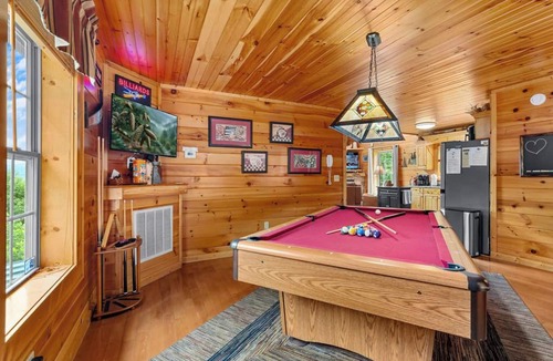 Sevierville Cabin | Beautiful Open Views, Very Private, Deck Gas Fireplace on all year & more!