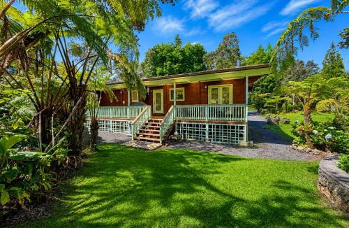 Volcano House | Beautiful Volcano Getaway With Hot Tub Near National Park